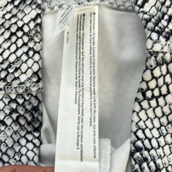 Balance Collection New XL White Tonel Snake Print Side Seam Pocket Soft Legging - Picture 4 of 6